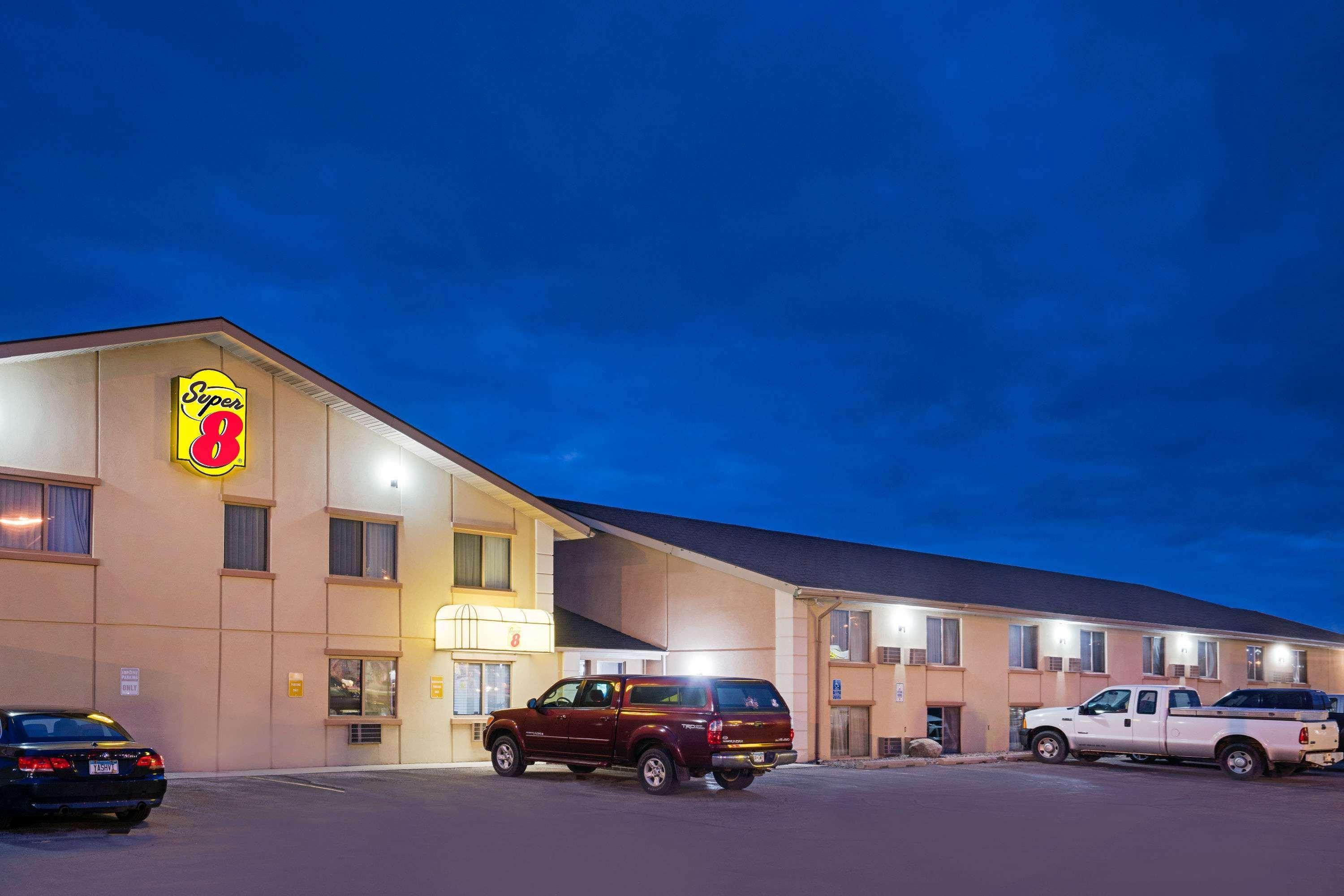 Super 8 By Wyndham Marshall Mn Eksteriør billede
